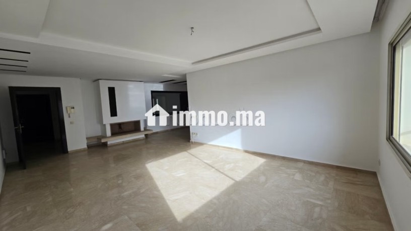 bel-appartement-en-residence-fermee-big-3