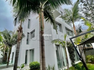 villa-professionnelle-700-m2-anfa