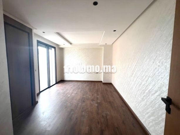 studio-de-53m2-au-quartier-des-hopitaux-big-3
