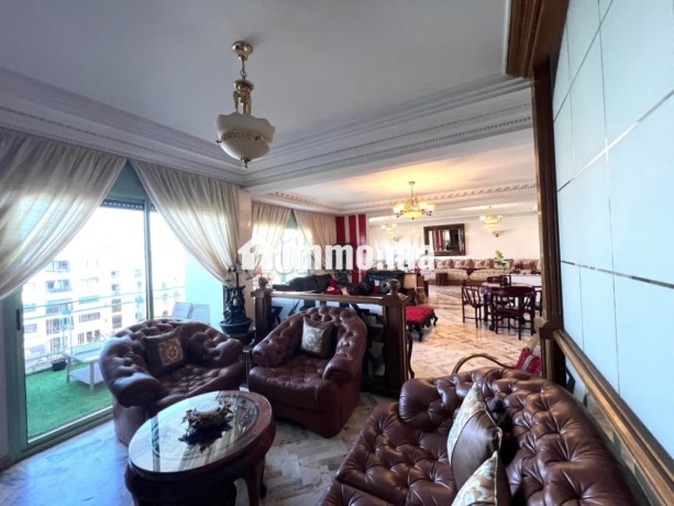 bel-appartement-de-235m2-au-quartier-racine-big-3