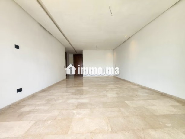 superbe-appartement-a-louer-a-casablanca-finance-city-superficie-120-m2-avec-ascenseur-et-espace-vert-big-1