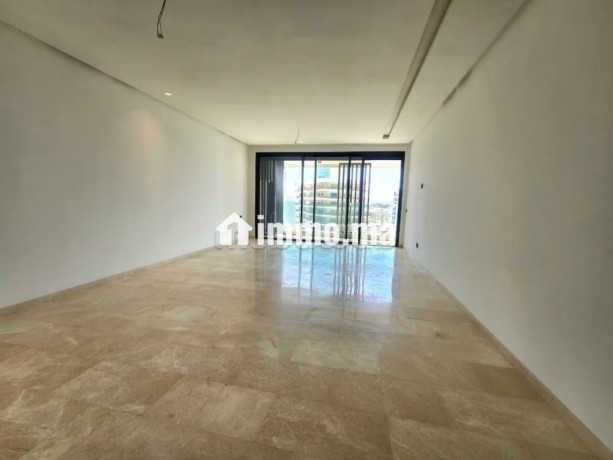 superbe-appartement-a-louer-a-casablanca-finance-city-superficie-120-m2-avec-ascenseur-et-espace-vert-big-6