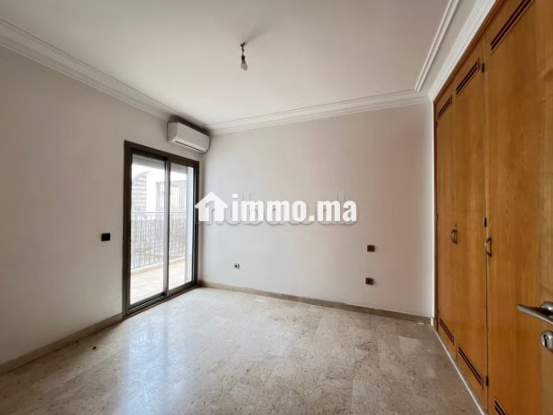 racine-location-appartement-3-chambres-terrasse-balcon-big-9