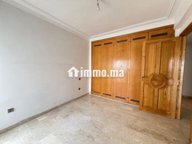racine-location-appartement-3-chambres-terrasse-balcon-big-12