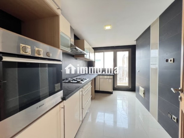 racine-location-appartement-3-chambres-terrasse-balcon-big-2