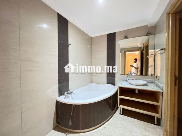 racine-location-appartement-3-chambres-terrasse-balcon-big-3
