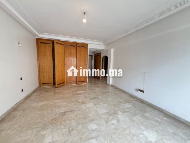 racine-location-appartement-3-chambres-terrasse-balcon-big-7