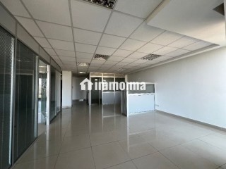 location-de-bureaux-a-bourgogne-ouest-surface-de-96-m2-porte-blindee-et-residence-securisee