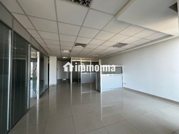 location-de-bureaux-a-bourgogne-ouest-surface-de-96-m2-porte-blindee-et-residence-securisee-big-0
