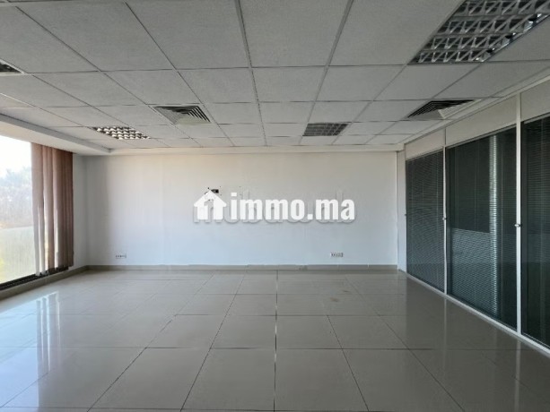 location-de-bureaux-a-bourgogne-ouest-surface-de-96-m2-porte-blindee-et-residence-securisee-big-10