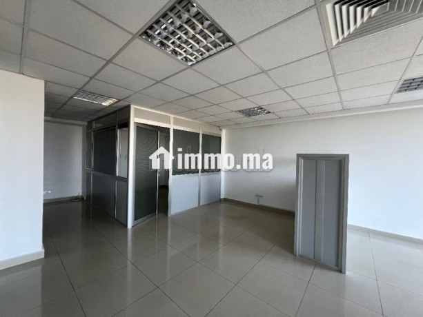 location-de-bureaux-a-bourgogne-ouest-surface-de-96-m2-porte-blindee-et-residence-securisee-big-1