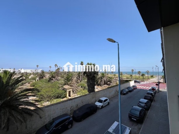 location-de-bureaux-a-bourgogne-ouest-surface-de-96-m2-porte-blindee-et-residence-securisee-big-2