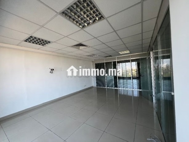 location-de-bureaux-a-bourgogne-ouest-surface-de-96-m2-porte-blindee-et-residence-securisee-big-3