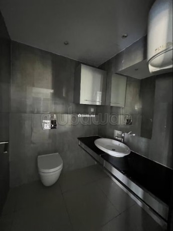 location-de-bureaux-a-bourgogne-ouest-surface-de-96-m2-porte-blindee-et-residence-securisee-big-4