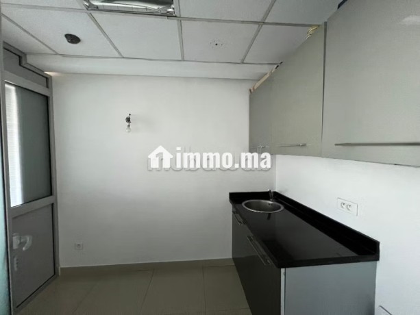 location-de-bureaux-a-bourgogne-ouest-surface-de-96-m2-porte-blindee-et-residence-securisee-big-5