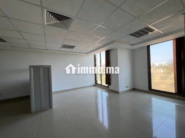 location-de-bureaux-a-bourgogne-ouest-surface-de-96-m2-porte-blindee-et-residence-securisee-big-7