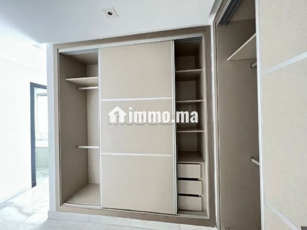 vente-dun-bel-appartement-a-bourgogne-ouest-surface-totale-157-m2-residence-avec-concierge-climatisation-generale-big-9