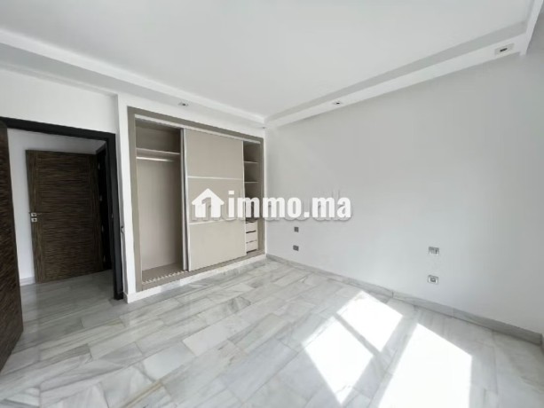 vente-dun-bel-appartement-a-bourgogne-ouest-surface-totale-157-m2-residence-avec-concierge-climatisation-generale-big-10