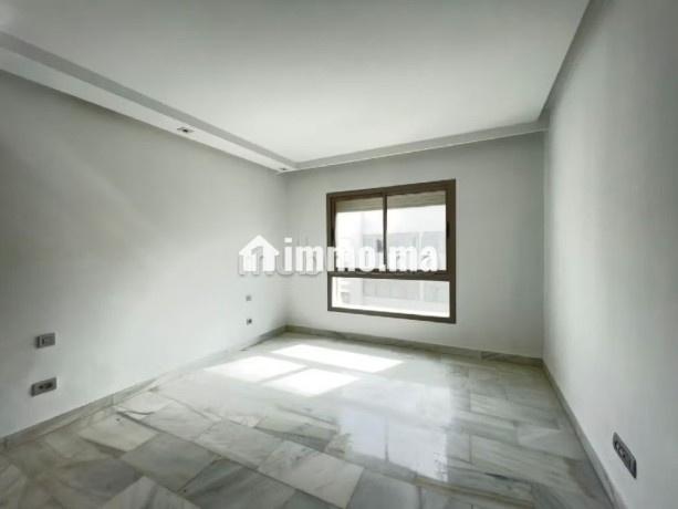 vente-dun-bel-appartement-a-bourgogne-ouest-surface-totale-157-m2-residence-avec-concierge-climatisation-generale-big-11