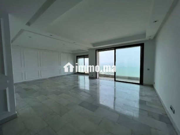 vente-dun-bel-appartement-a-bourgogne-ouest-surface-totale-157-m2-residence-avec-concierge-climatisation-generale-big-2