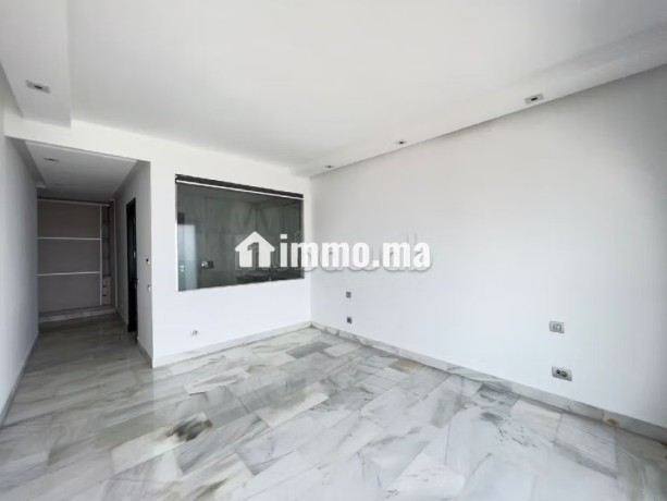 vente-dun-bel-appartement-a-bourgogne-ouest-surface-totale-157-m2-residence-avec-concierge-climatisation-generale-big-5
