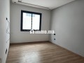 bel-appartement-en-location-a-oasis-superficie-150-m2-porte-blindee-et-systeme-de-double-vitrage-small-6