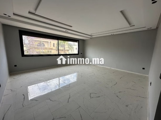 bel-appartement-en-location-a-oasis-superficie-150-m2-porte-blindee-et-systeme-de-double-vitrage-big-0