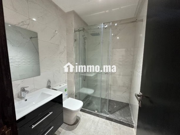 bel-appartement-en-location-a-oasis-superficie-150-m2-porte-blindee-et-systeme-de-double-vitrage-big-3