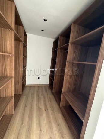 bel-appartement-en-location-a-oasis-superficie-150-m2-porte-blindee-et-systeme-de-double-vitrage-big-4