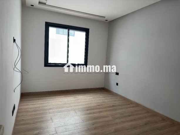 bel-appartement-en-location-a-oasis-superficie-150-m2-porte-blindee-et-systeme-de-double-vitrage-big-6