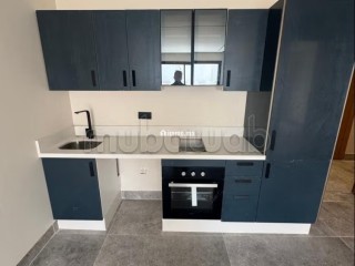 bel-appartement-a-vendre-a-casablanca-finance-city-1-piece-porte-blindee-salon-marocain-traditionnel