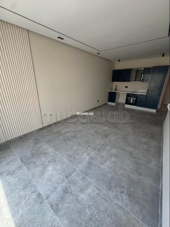 bel-appartement-a-vendre-a-casablanca-finance-city-1-piece-porte-blindee-salon-marocain-traditionnel-big-1