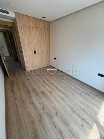 bel-appartement-a-vendre-a-casablanca-finance-city-1-piece-porte-blindee-salon-marocain-traditionnel-big-5
