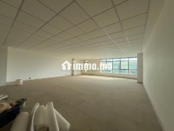 bureaux-en-location-a-sidi-maarouf-surface-de-100-m2-service-de-concierge-et-climatisation-big-1