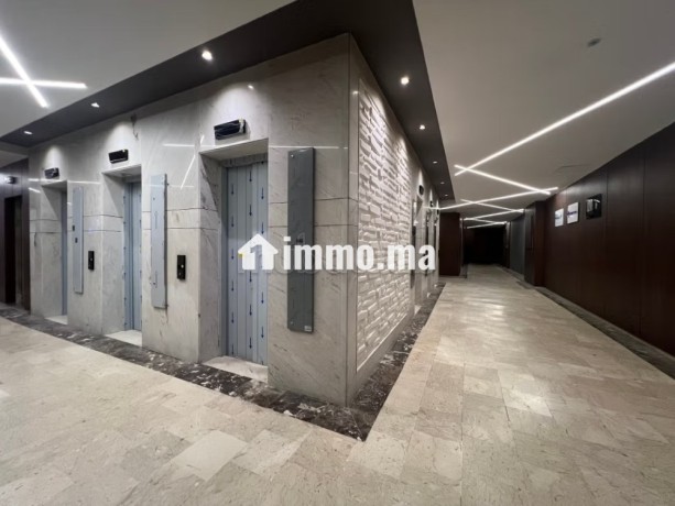 bureaux-en-location-a-sidi-maarouf-surface-de-100-m2-service-de-concierge-et-climatisation-big-2