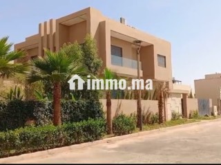 villa-luxueuse-et-contemporaine-au-noria-golf