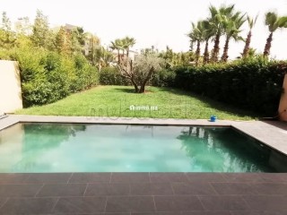 villa-moderne-avec-belle-et-jardin