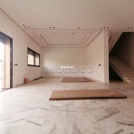 villa-moderne-avec-belle-et-jardin-big-10