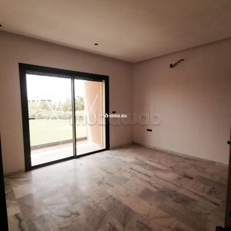 villa-moderne-avec-belle-et-jardin-big-11