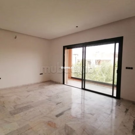 villa-moderne-avec-belle-et-jardin-big-3
