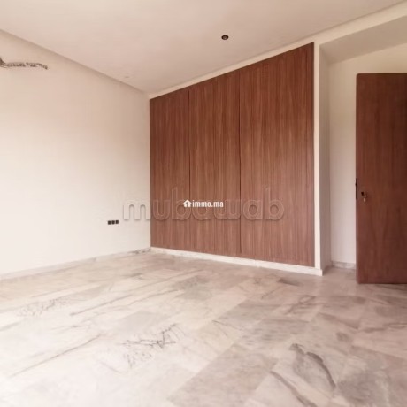 villa-moderne-avec-belle-et-jardin-big-4