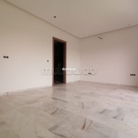 villa-moderne-avec-belle-et-jardin-big-5
