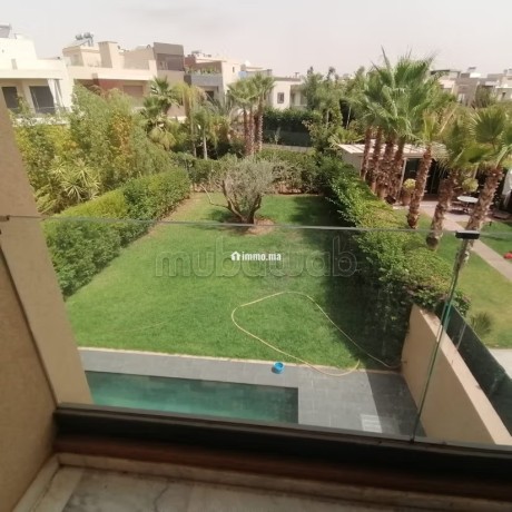 villa-moderne-avec-belle-et-jardin-big-7