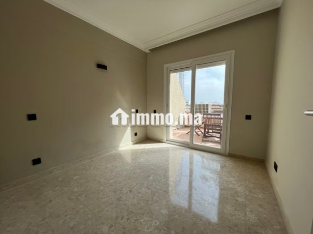 studio-a-vendre-avec-terasse-au-quartier-gauthier-big-10
