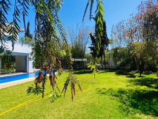 villa-luxe-isolee-a-louer-vide-sur-aindiab-4-chambres-2-chambres-de-personnels