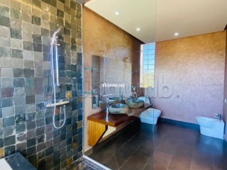 Villa luxe, isolée à louer vide sur Aindiab, 4 chambres 2 chambres de personnels - Villa à louer - Casablanca