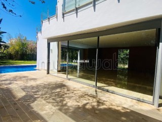 Villa luxe, isolée à louer vide sur Aindiab, 4 chambres 2 chambres de personnels - Villa à louer - Casablanca