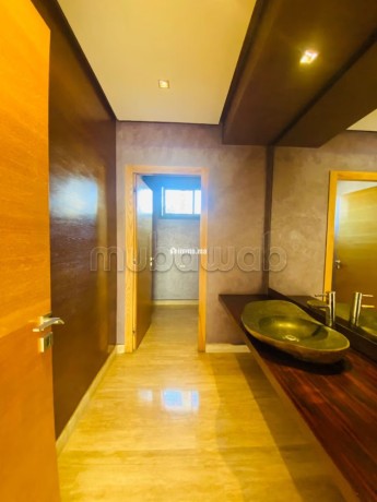 villa-luxe-isolee-a-louer-vide-sur-aindiab-4-chambres-2-chambres-de-personnels-big-9