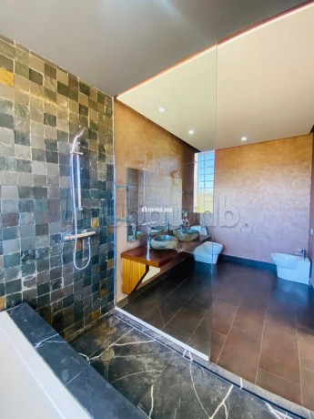 villa-luxe-isolee-a-louer-vide-sur-aindiab-4-chambres-2-chambres-de-personnels-big-11