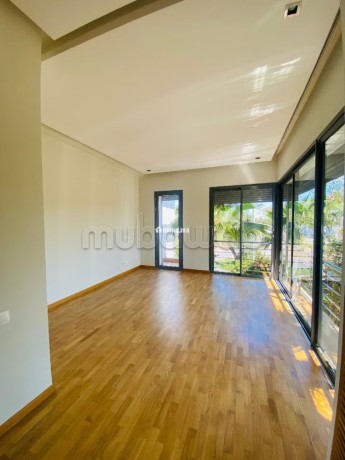 villa-luxe-isolee-a-louer-vide-sur-aindiab-4-chambres-2-chambres-de-personnels-big-12